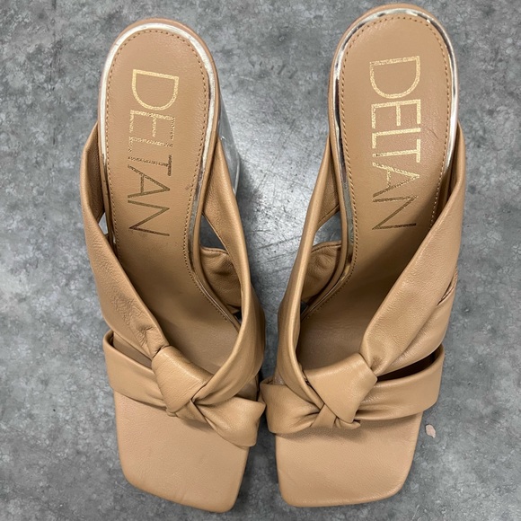 NWOB $110 Deltan
Kira Puffy Leather Square Toe Sandals (Bin 45) - Picture 4 of 5